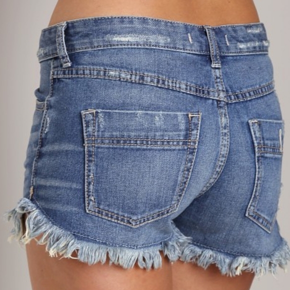 Free People Dolphin Ripped Denim True Blue Jean Shorts 29 Distressed Festival - Picture 15 of 15